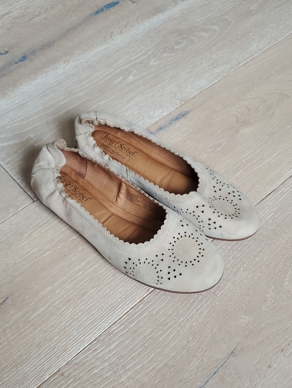 Josef Seibel Cream Leather Ballet Flats with Perforated Medallion